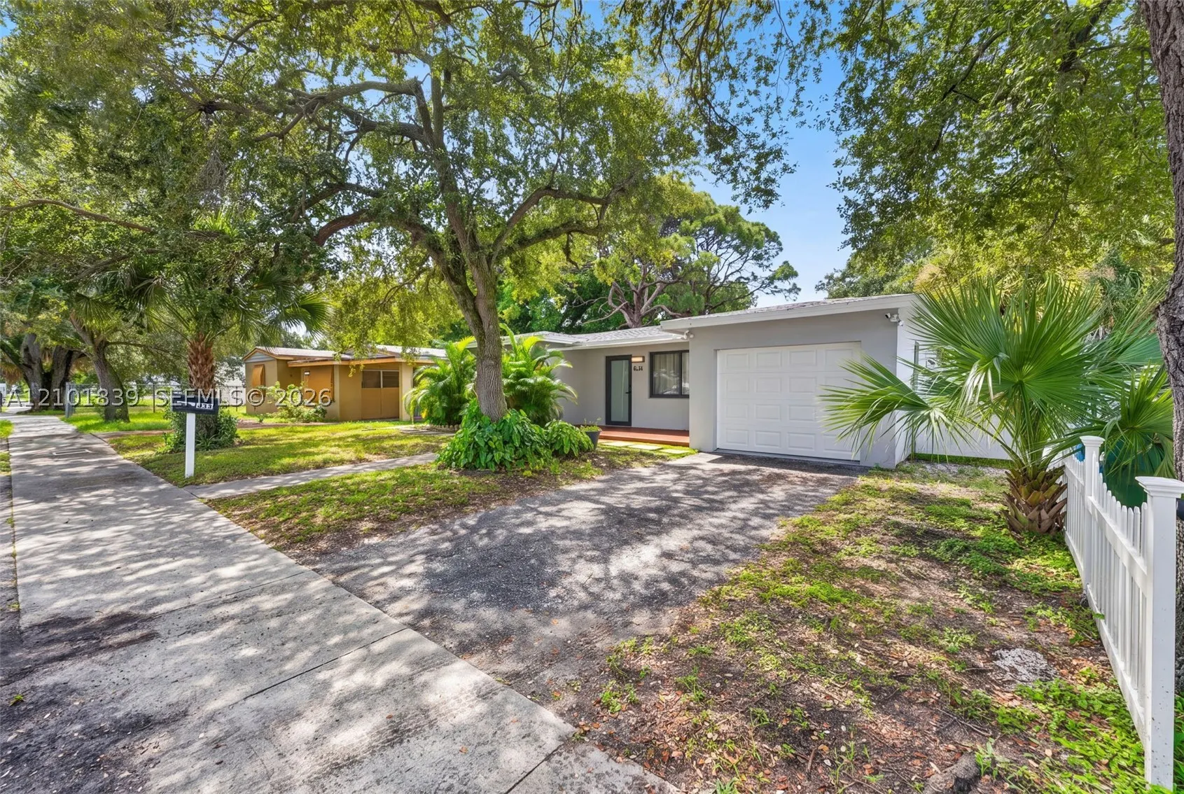 433 NW 15th Way