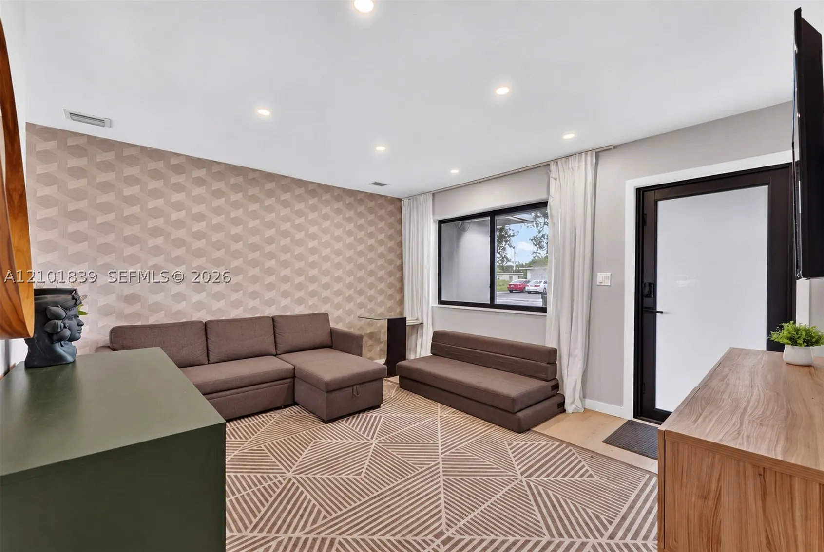 433 NW 15th Way