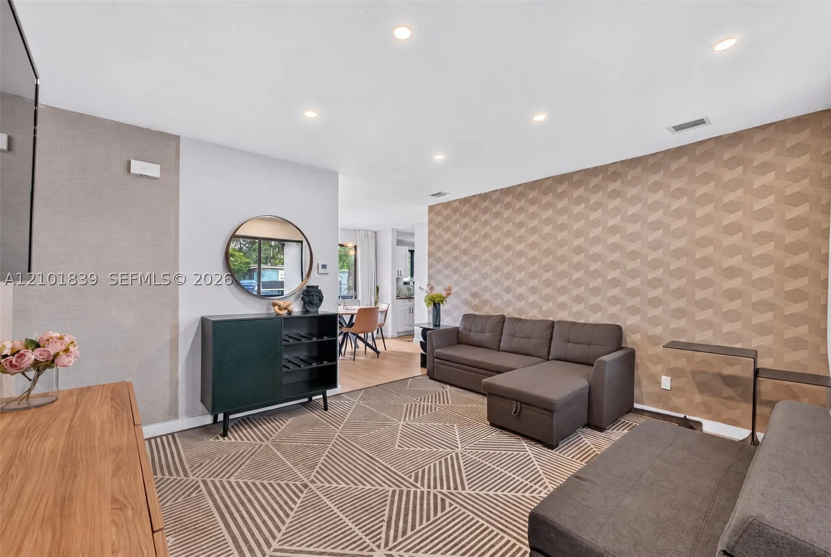 433 NW 15th Way