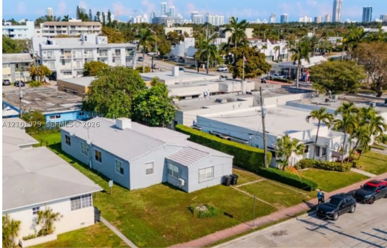 2125 Bay Dr