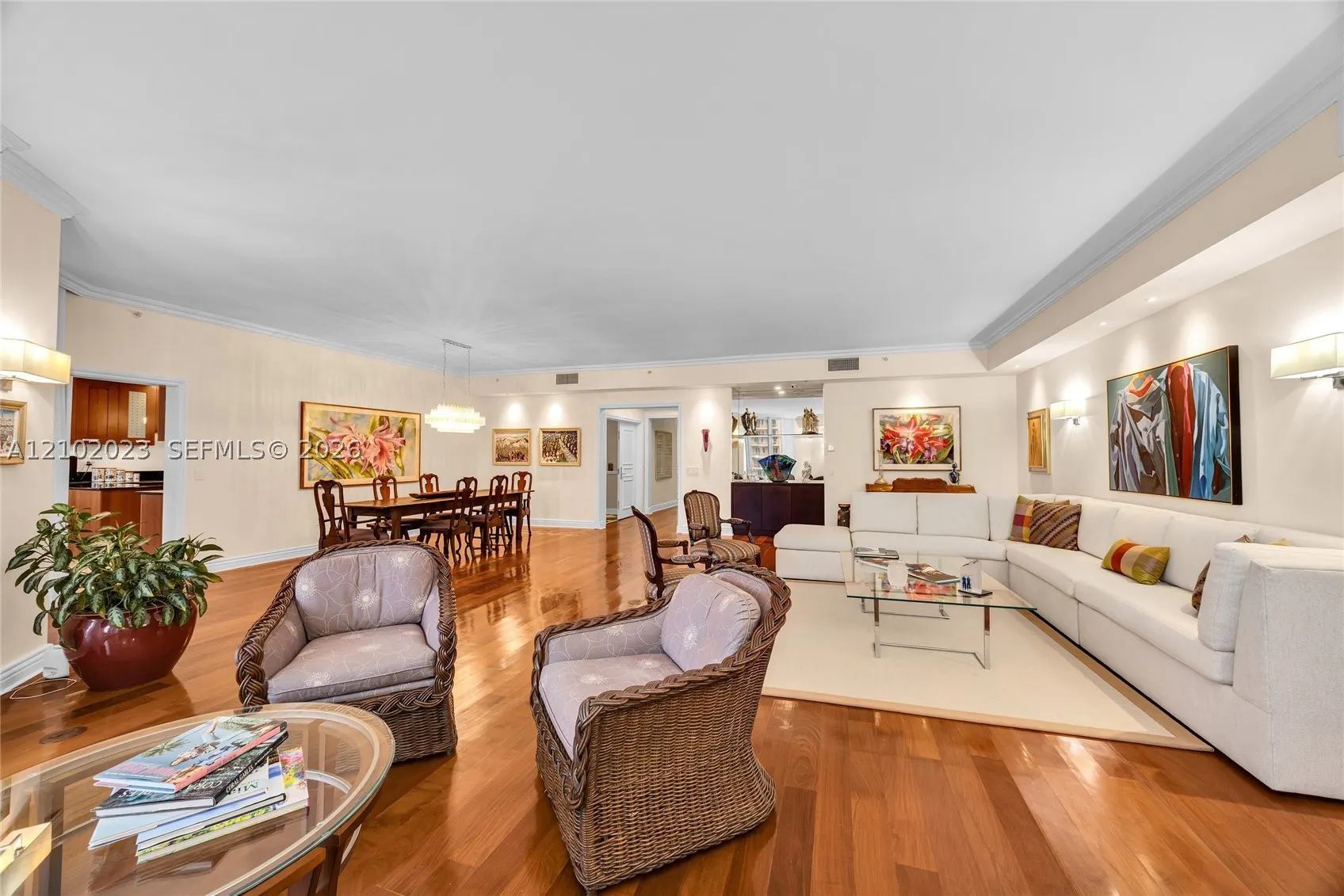 60 Edgewater Dr #14E