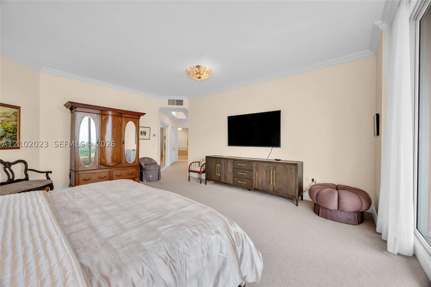 60 Edgewater Dr #14E