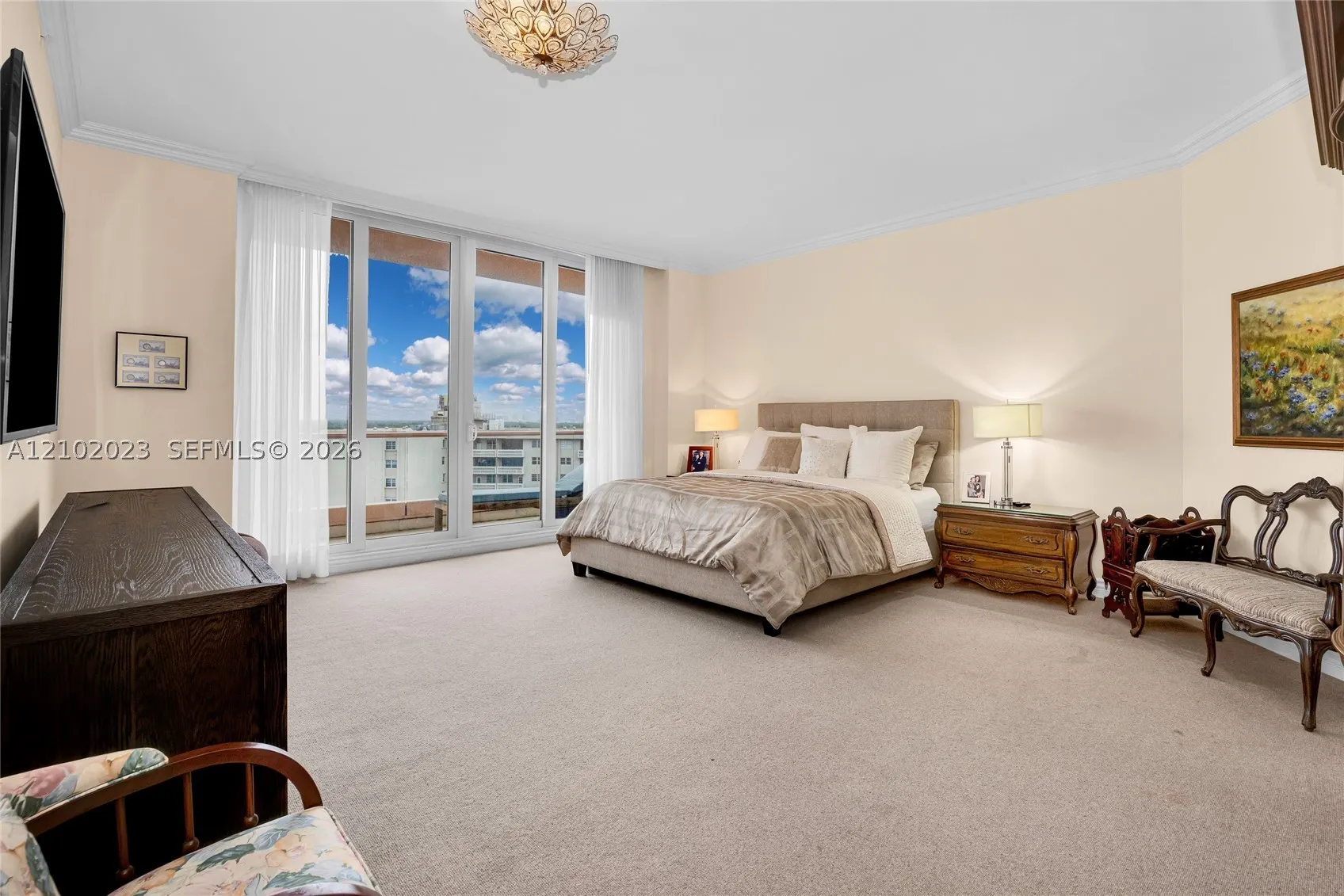 60 Edgewater Dr #14E