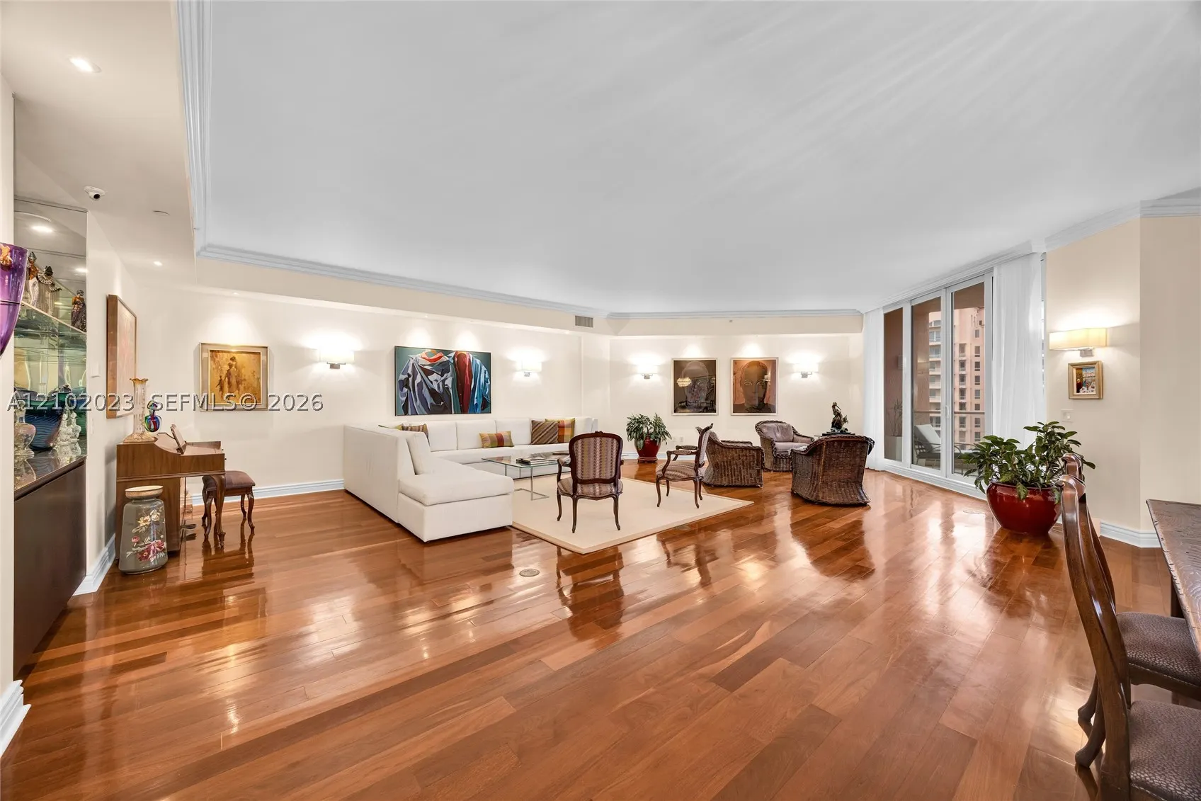 60 Edgewater Dr #14E