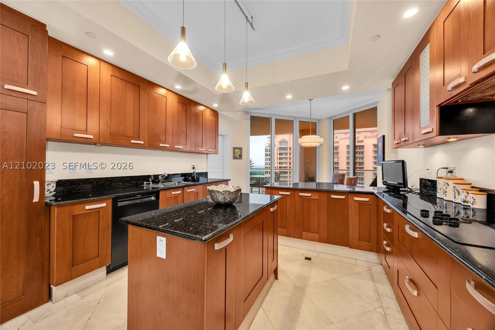60 Edgewater Dr #14E