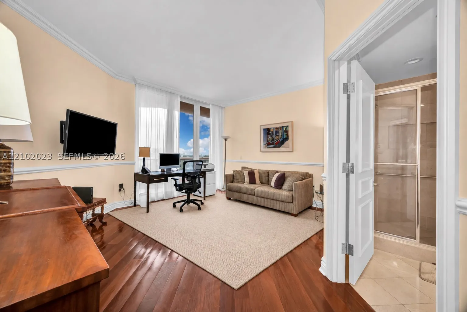 60 Edgewater Dr #14E