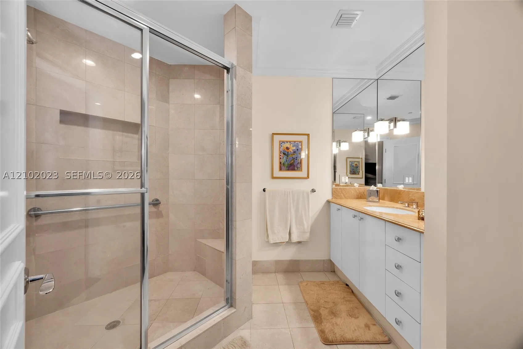 60 Edgewater Dr #14E