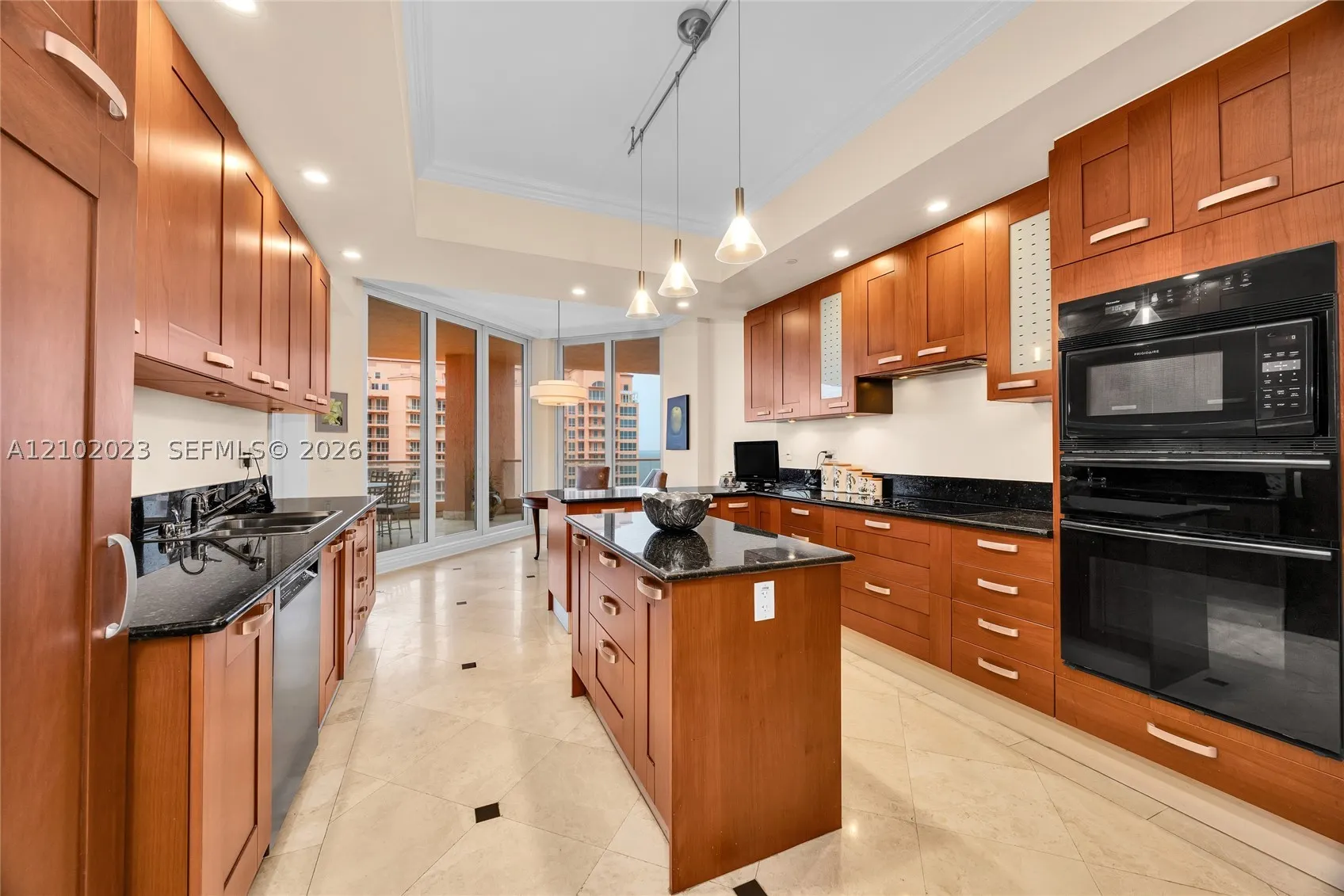 60 Edgewater Dr #14E