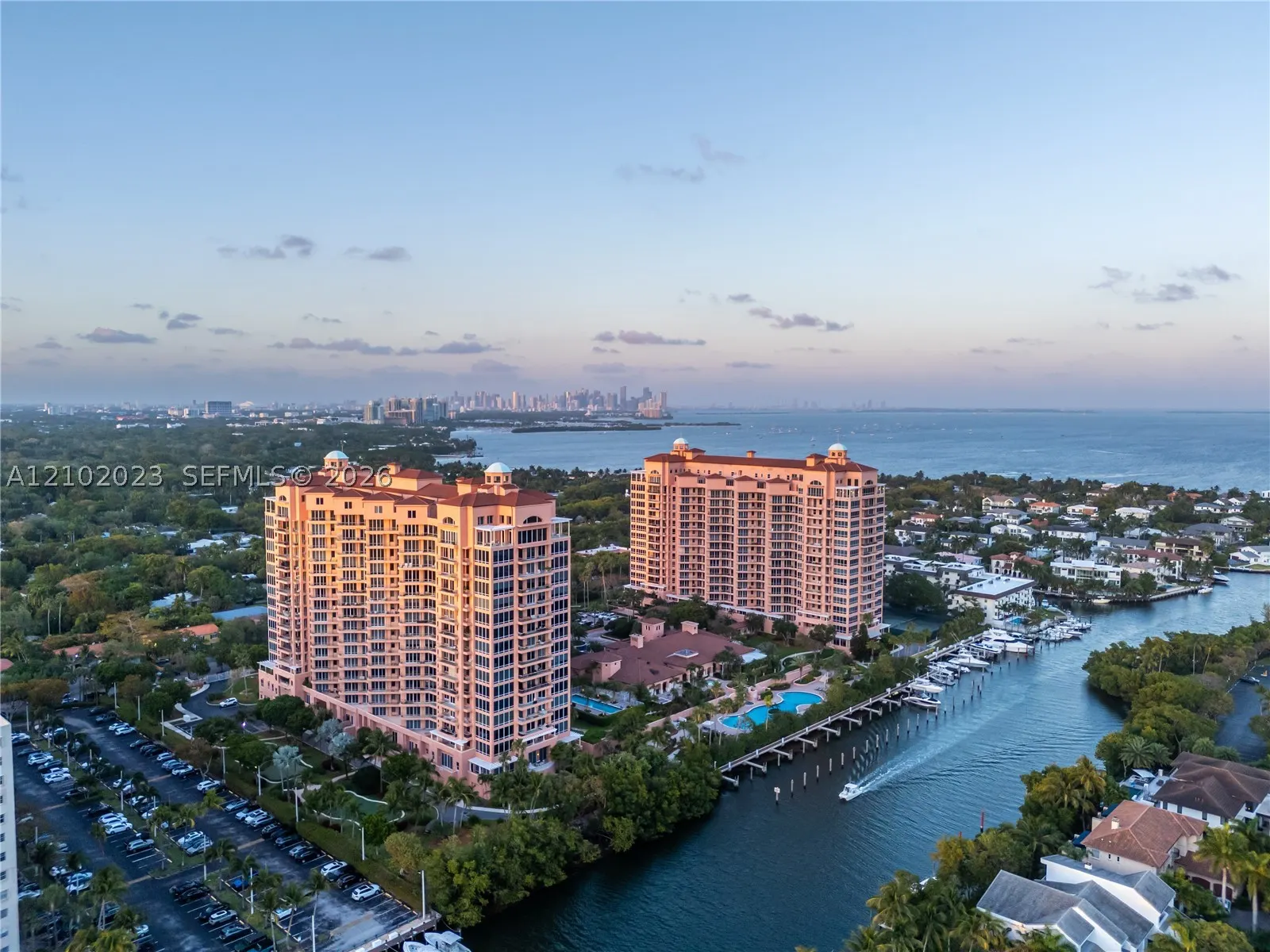 60 Edgewater Dr #14E