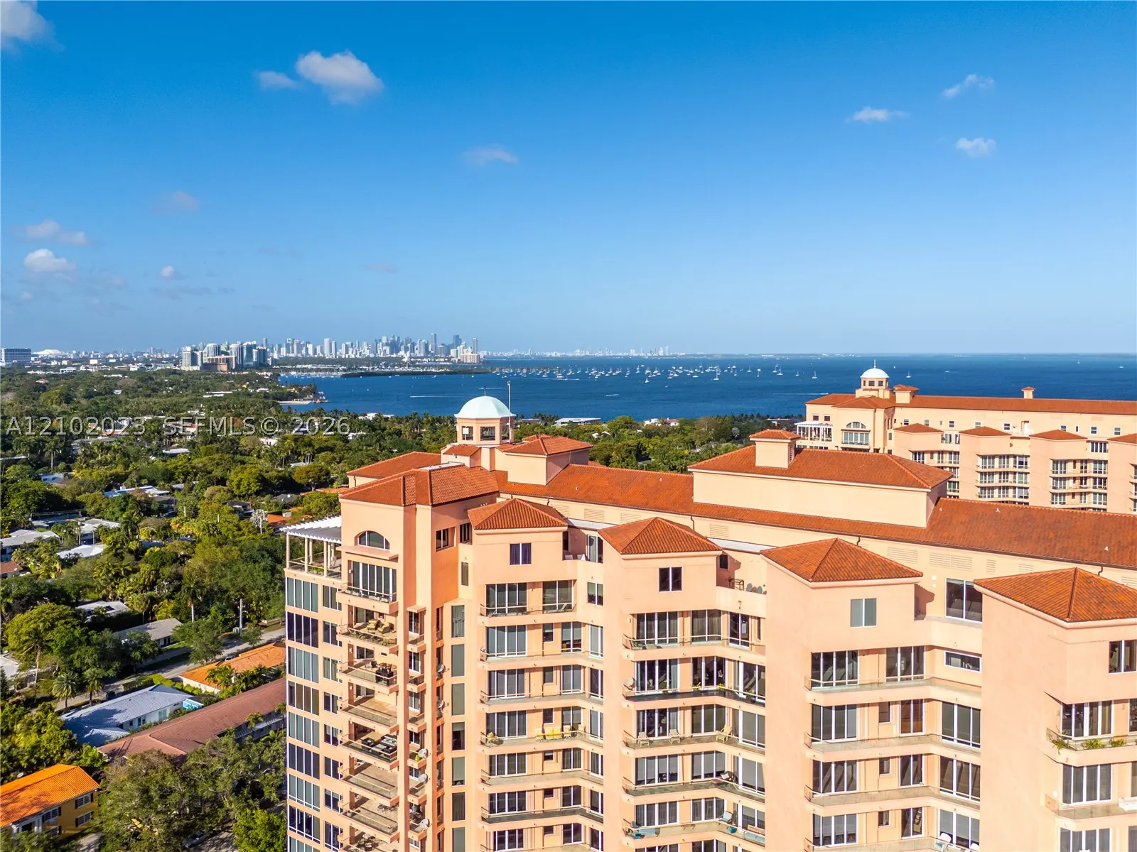 60 Edgewater Dr #14E