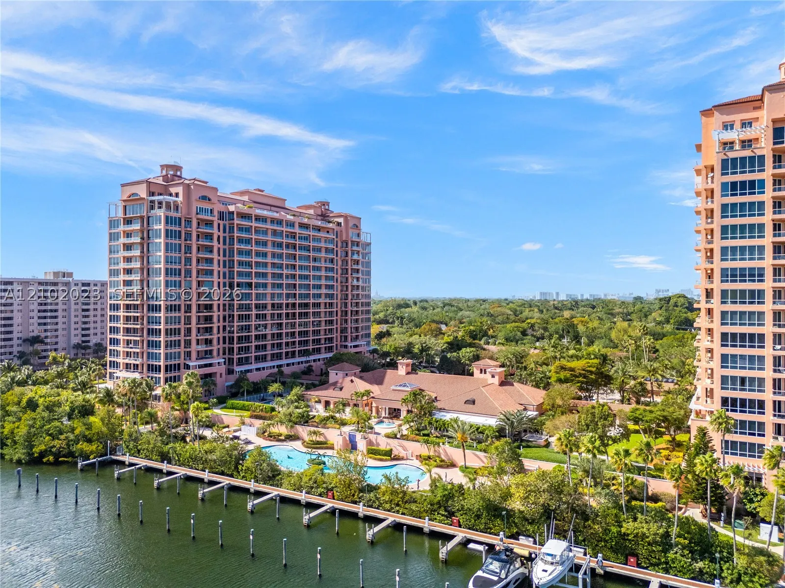 60 Edgewater Dr #14E