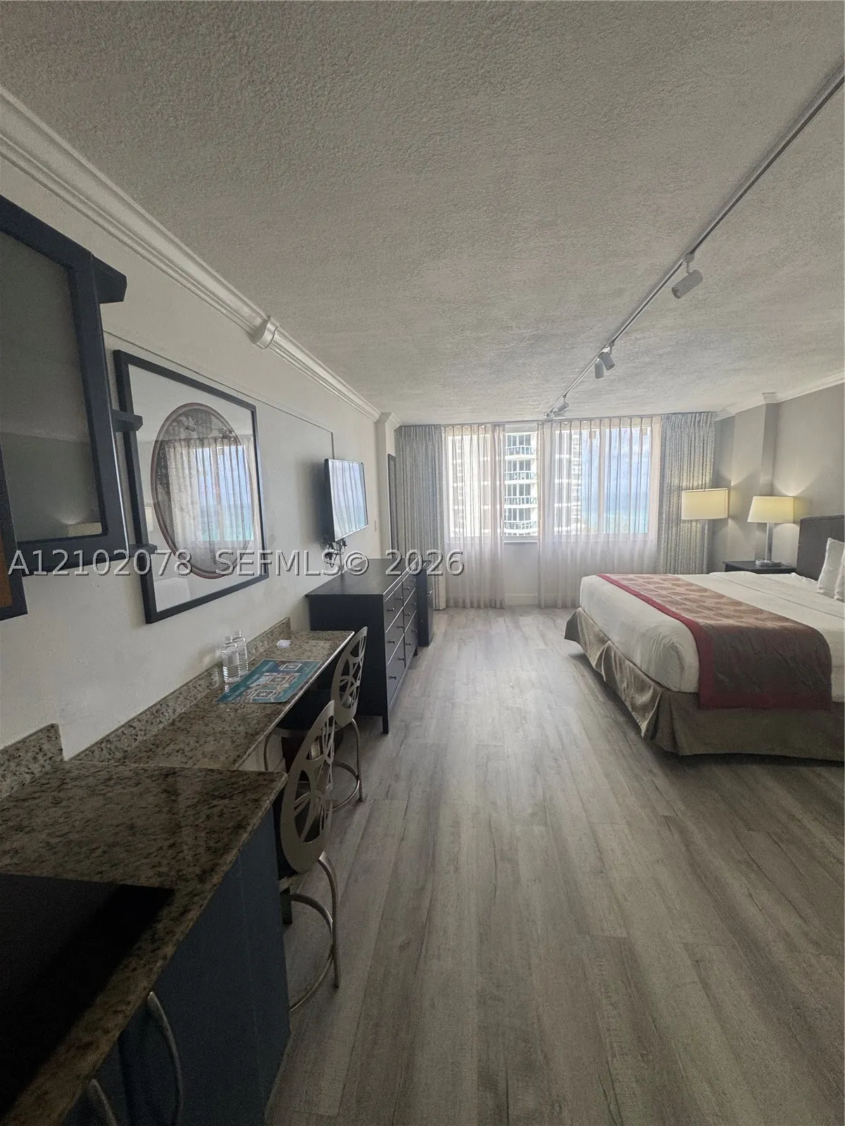 19201 Collins Ave #918