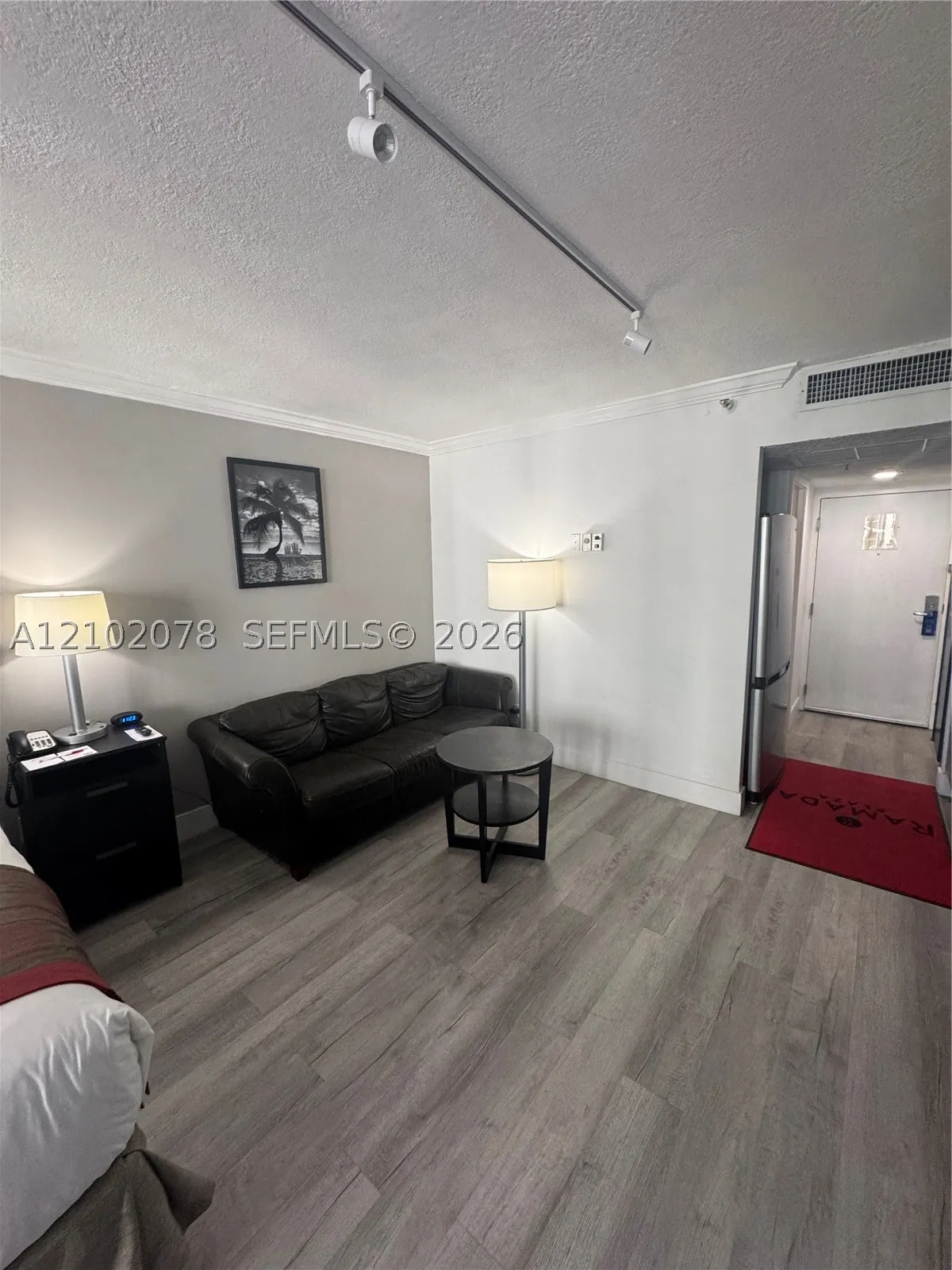 19201 Collins Ave #918