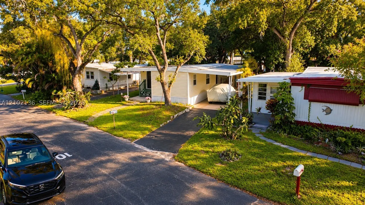 121 Eleuthera Dr