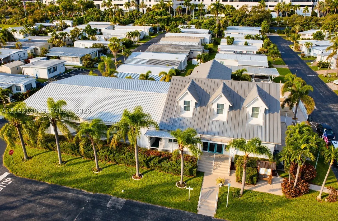 121 Eleuthera Dr