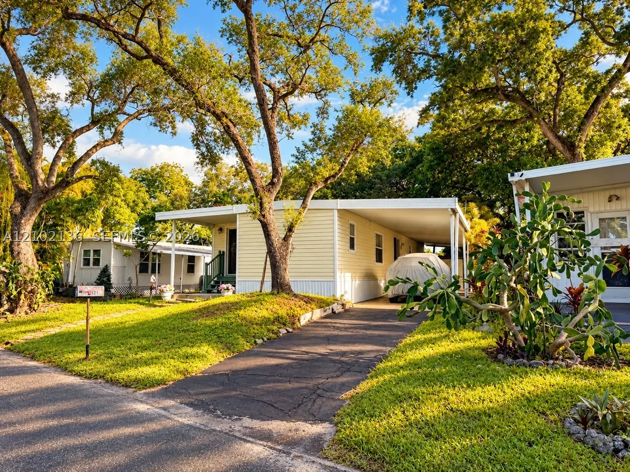 121 Eleuthera Dr