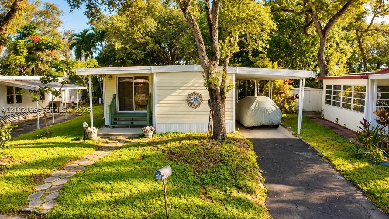 121 Eleuthera Dr