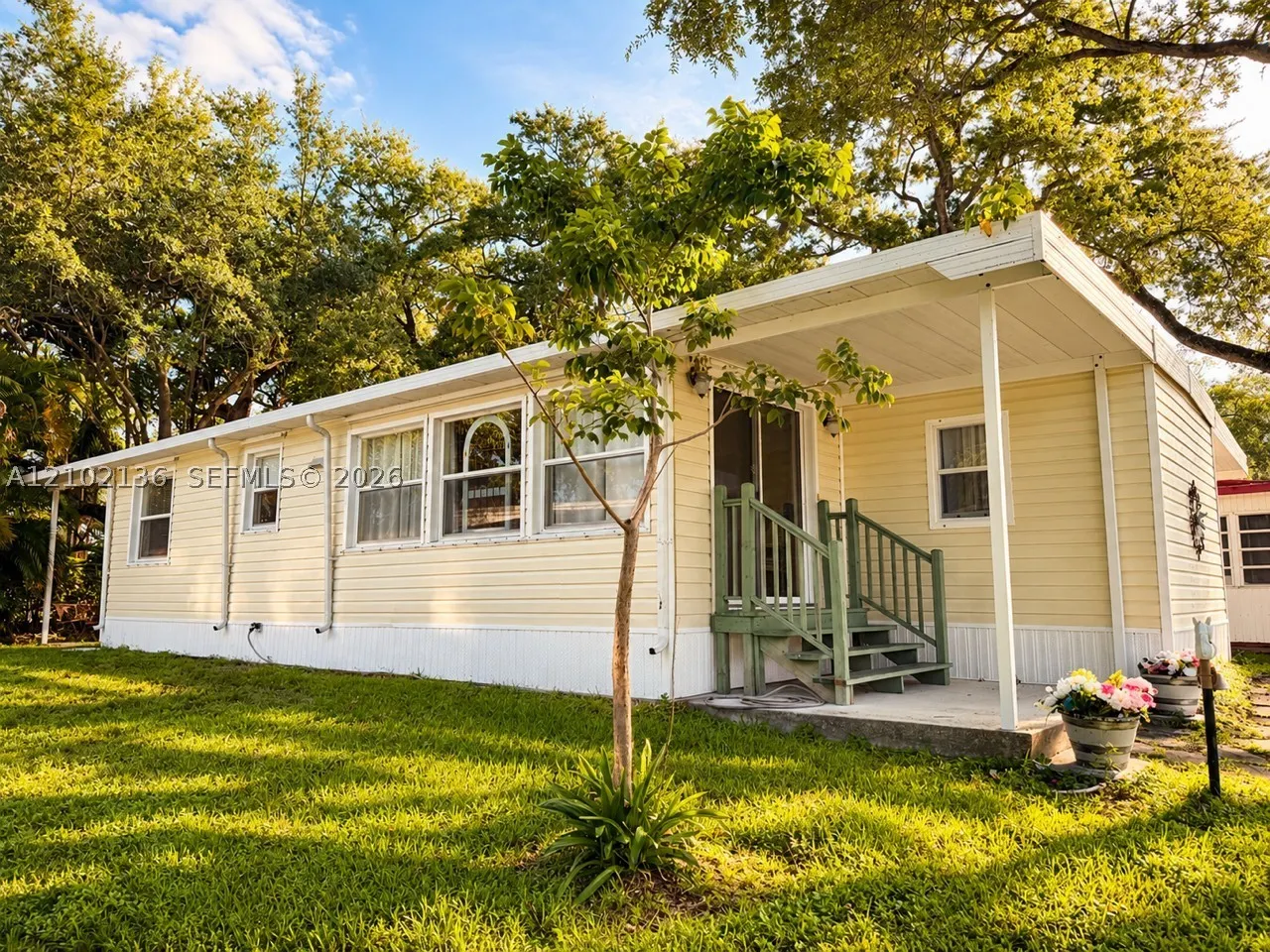 121 Eleuthera Dr
