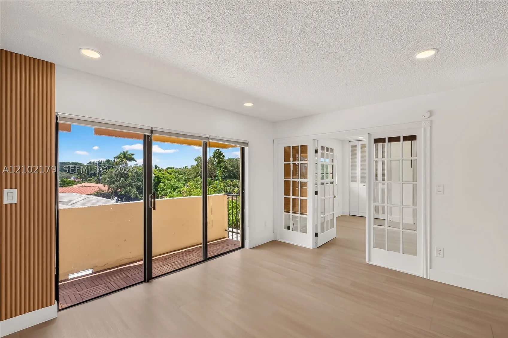 525 Coral Way #403