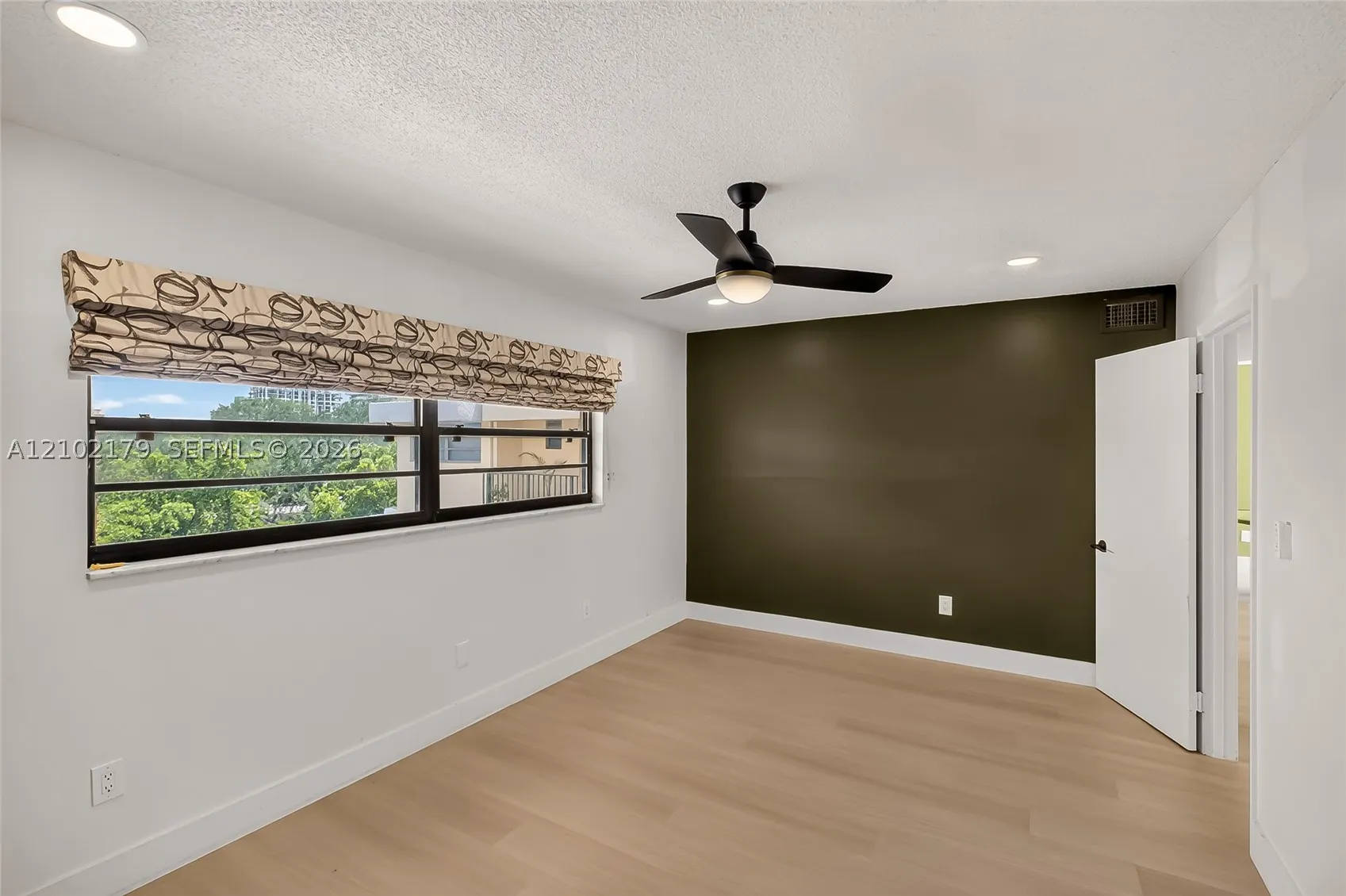 525 Coral Way #403