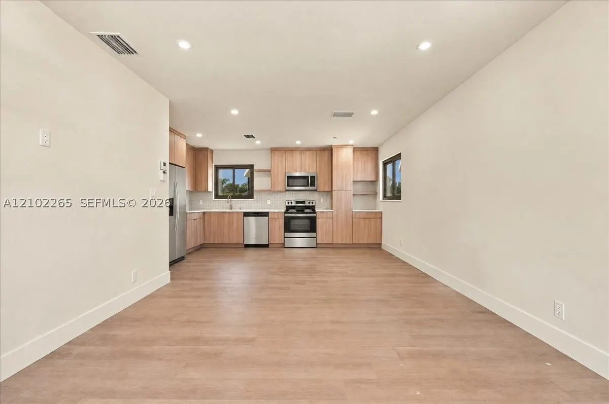 2842 NW 9th Pl