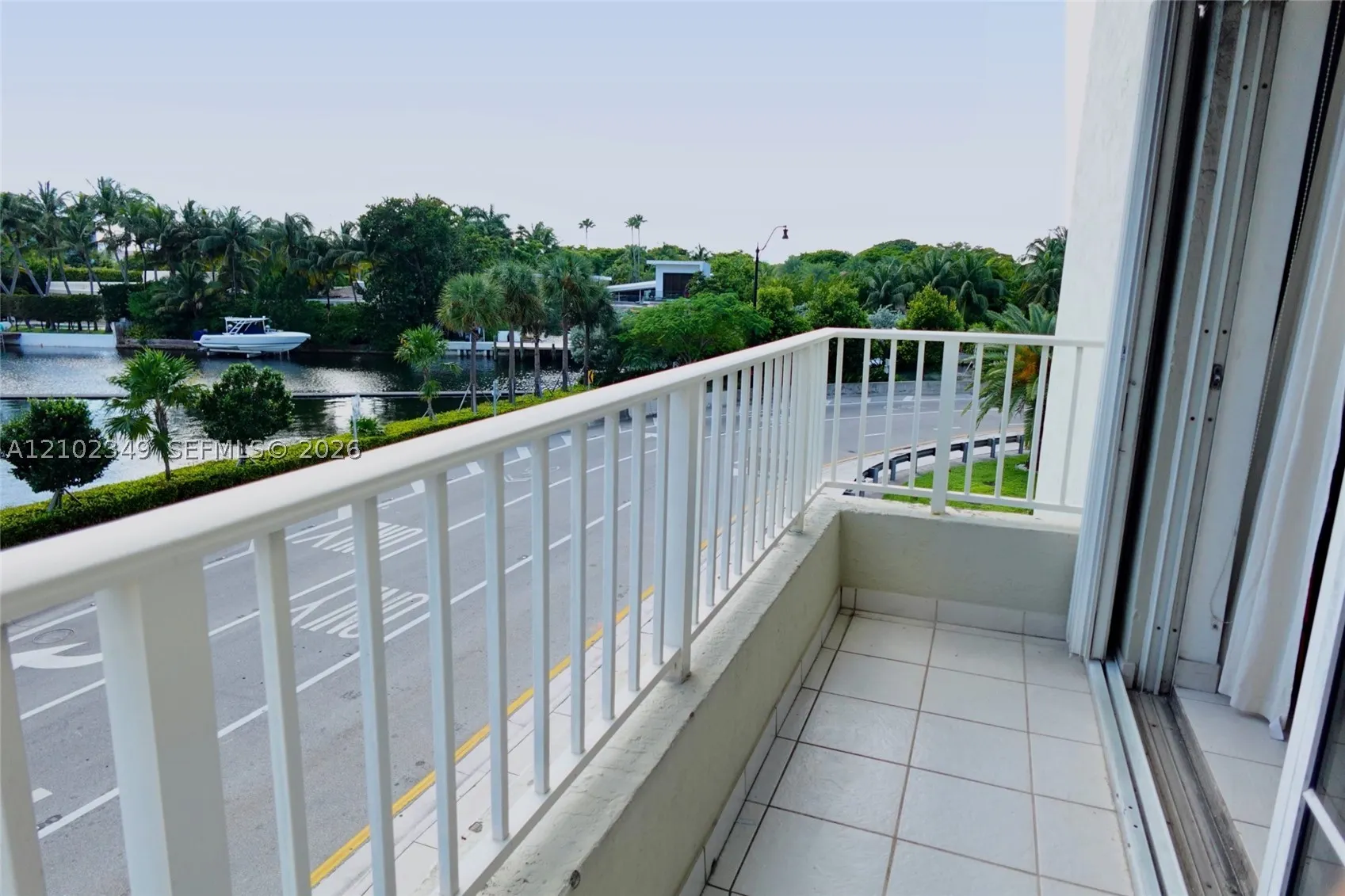2600 Collins Ave #308