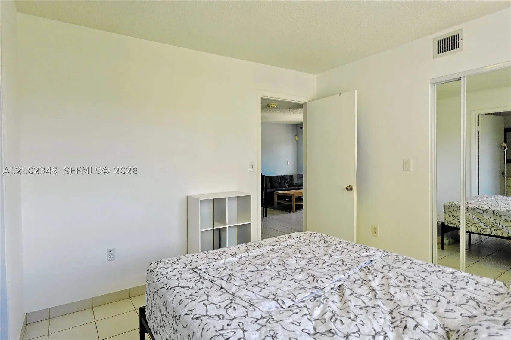 2600 Collins Ave #308