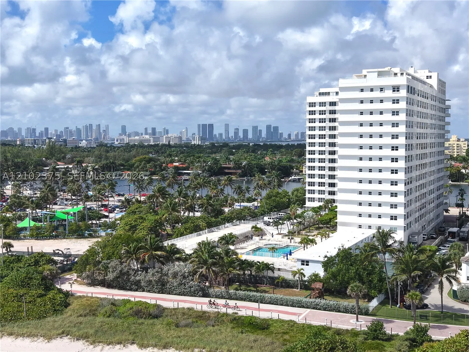 4747 Collins Ave #1506