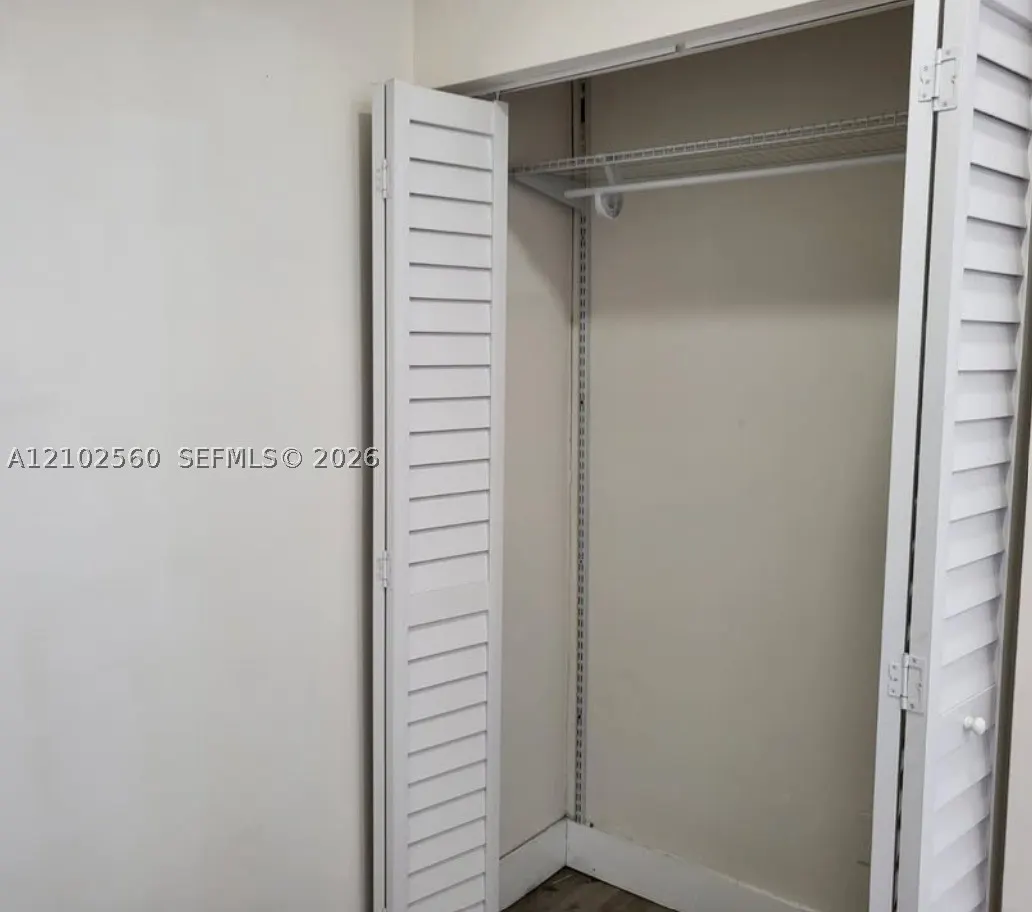 3700 NE 13th Ter