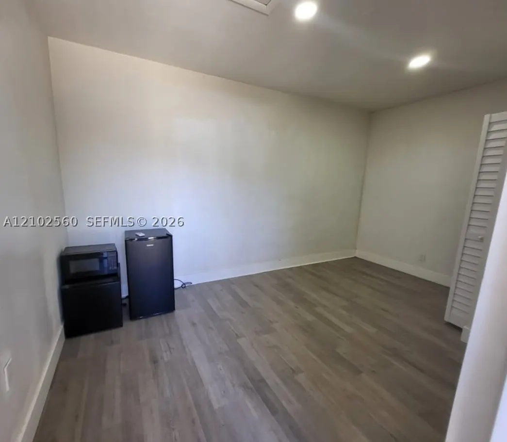 3700 NE 13th Ter