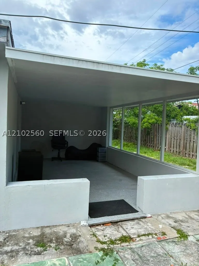 3700 NE 13th Ter