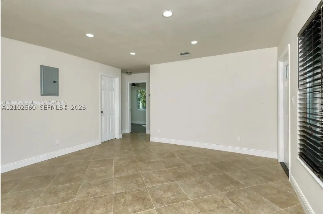 3700 NE 13th Ter
