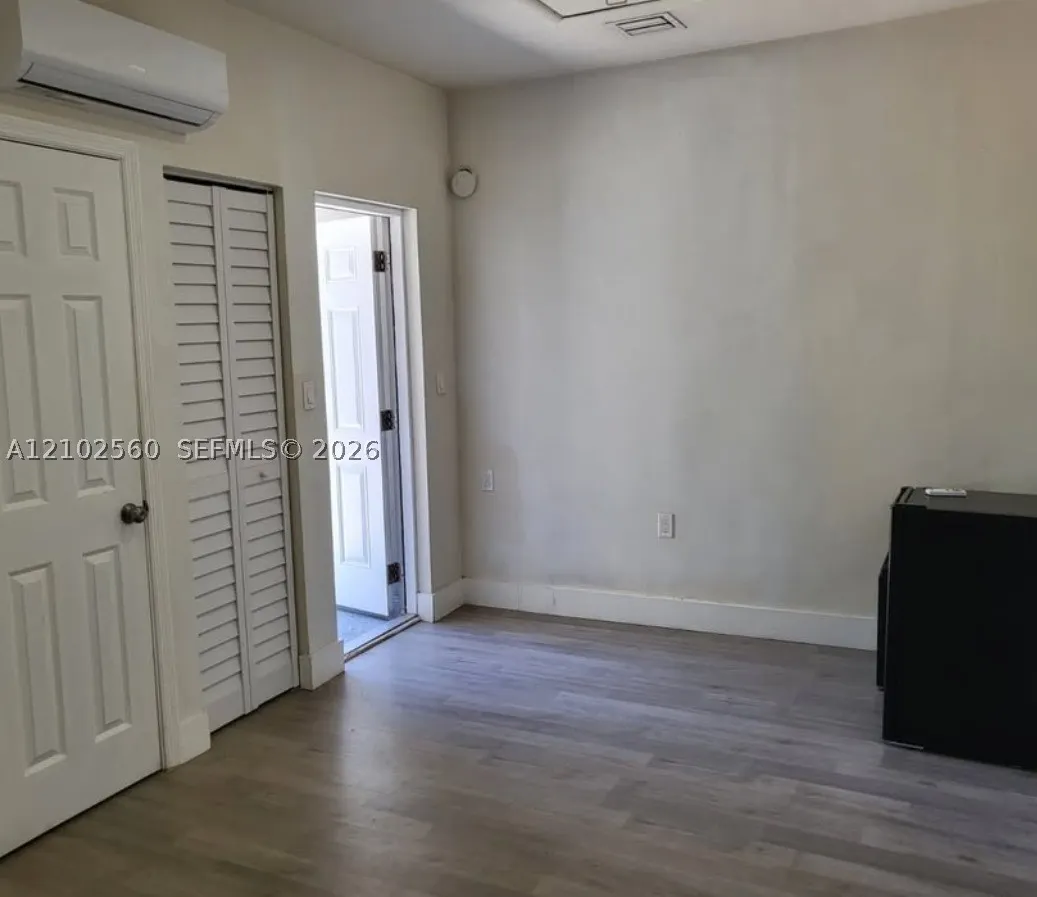 3700 NE 13th Ter