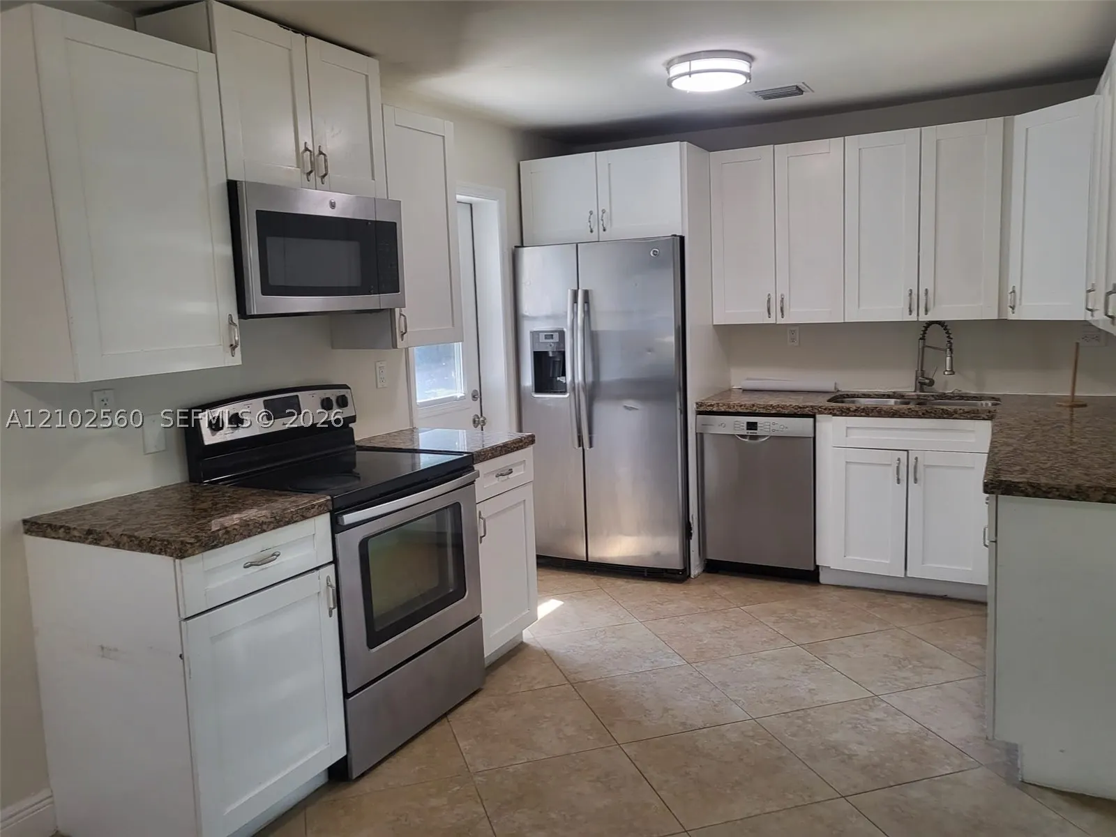 3700 NE 13th Ter