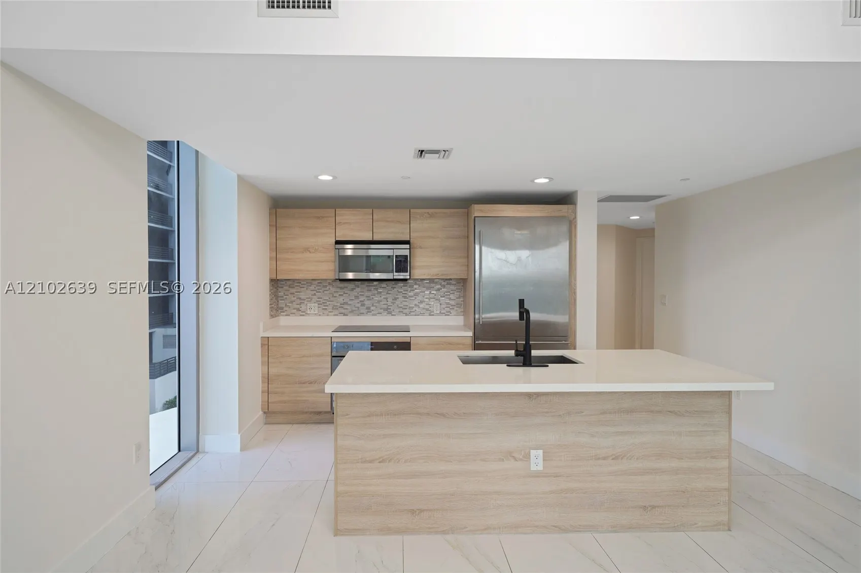 16385 Biscayne Blvd #407