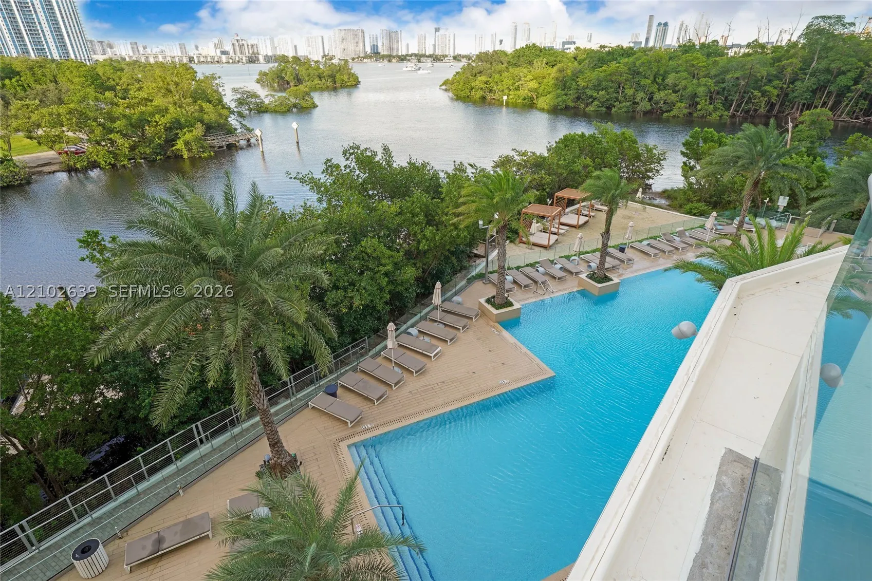 16385 Biscayne Blvd #407