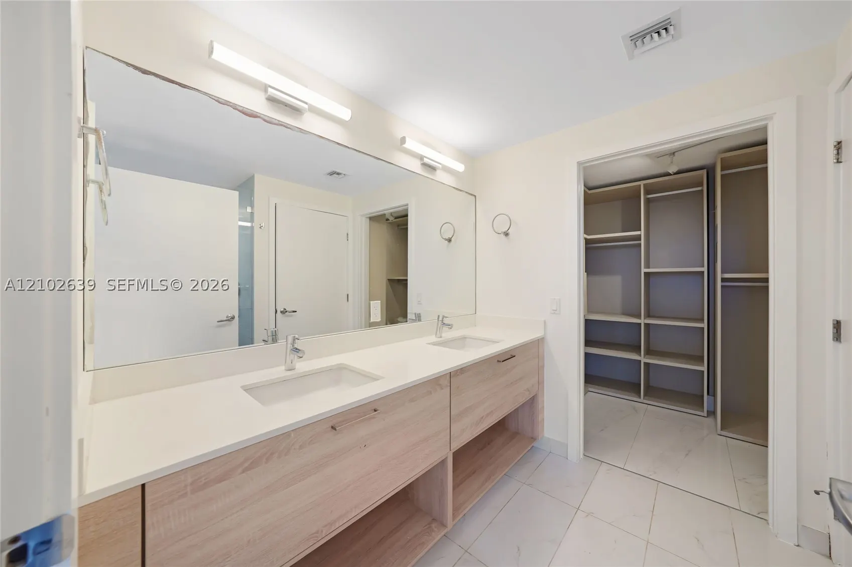 16385 Biscayne Blvd #407