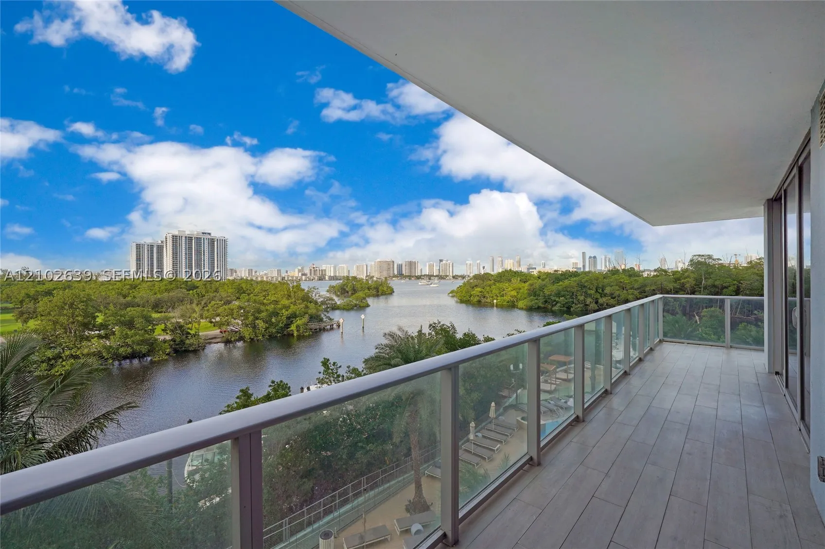 16385 Biscayne Blvd #407
