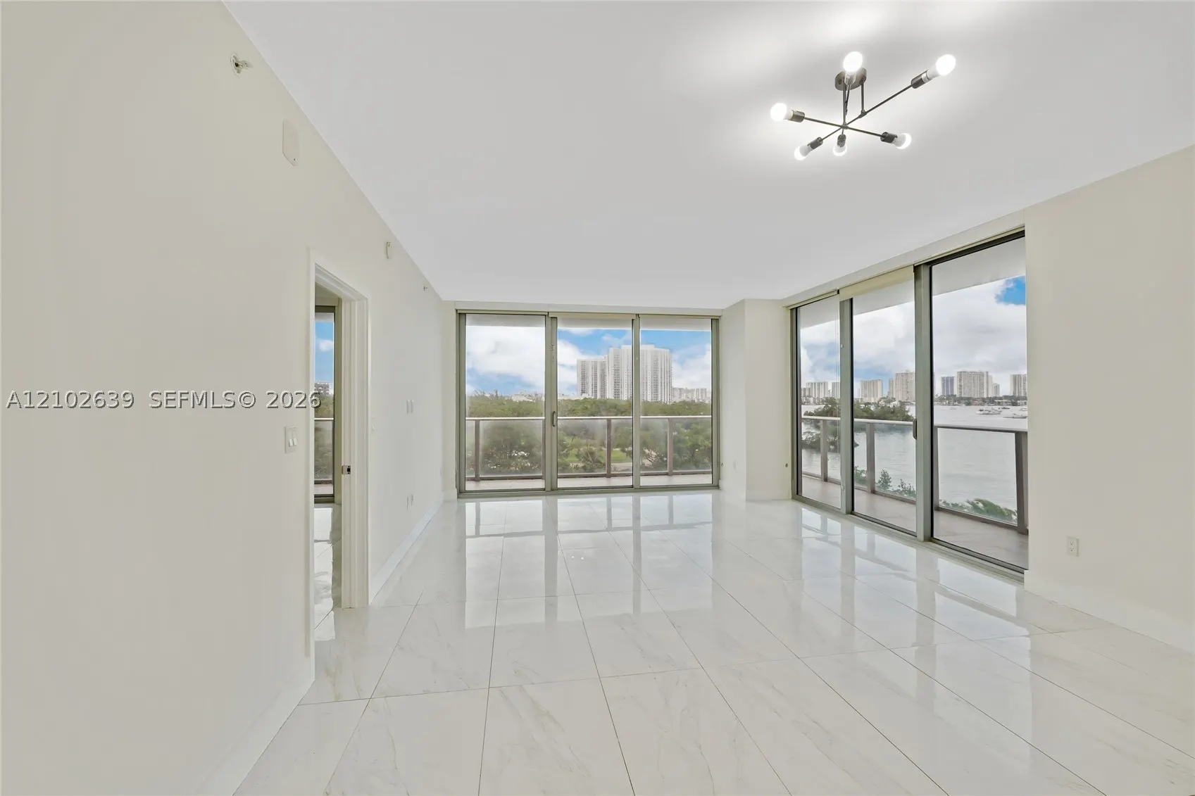 16385 Biscayne Blvd #407