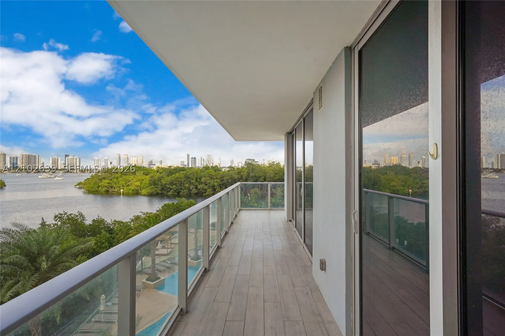 16385 Biscayne Blvd #407