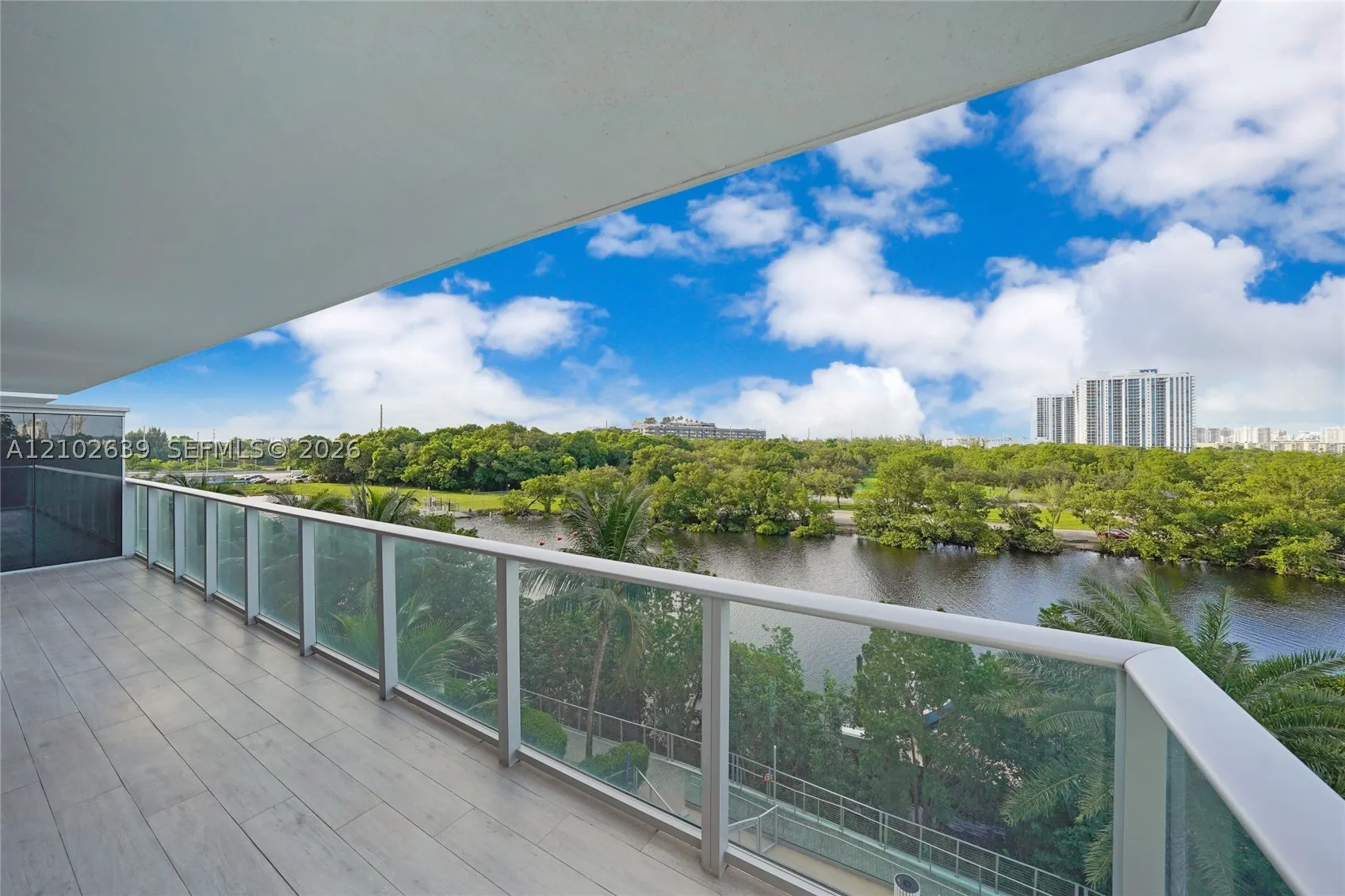 16385 Biscayne Blvd #407