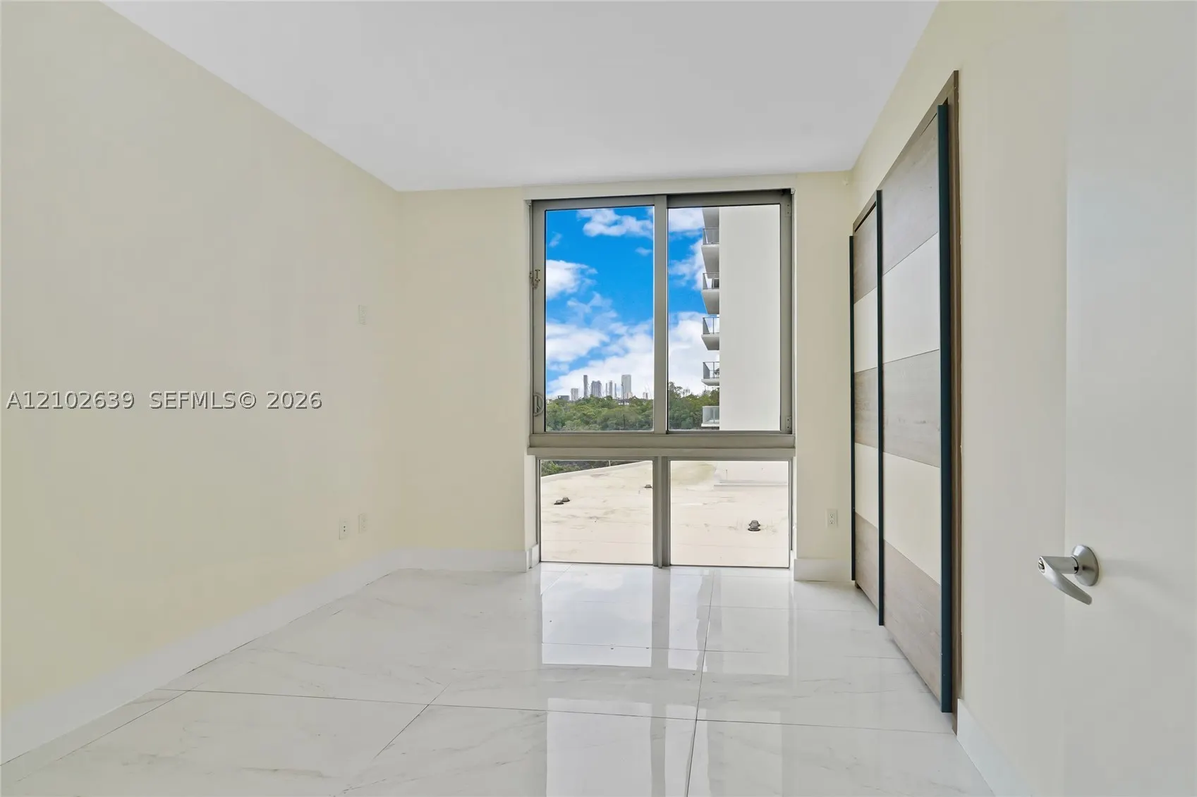 16385 Biscayne Blvd #407