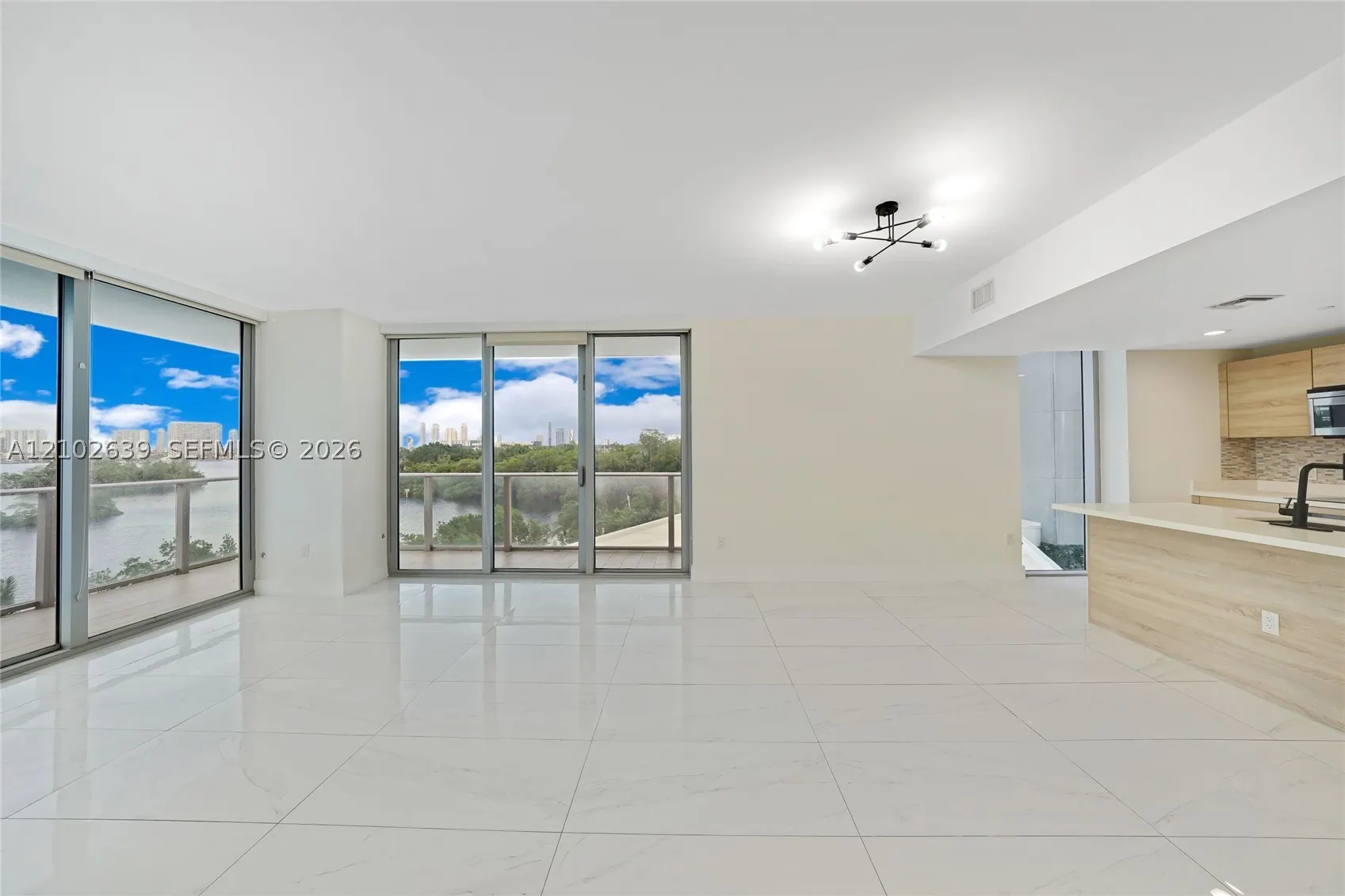 16385 Biscayne Blvd #407