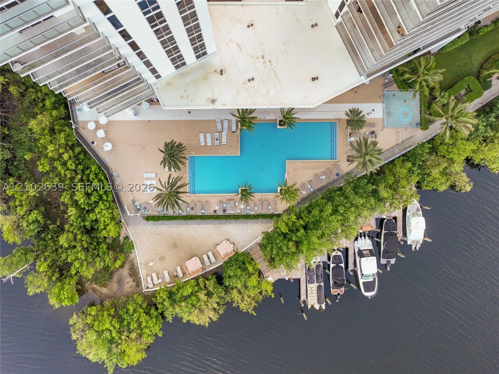 16385 Biscayne Blvd #407