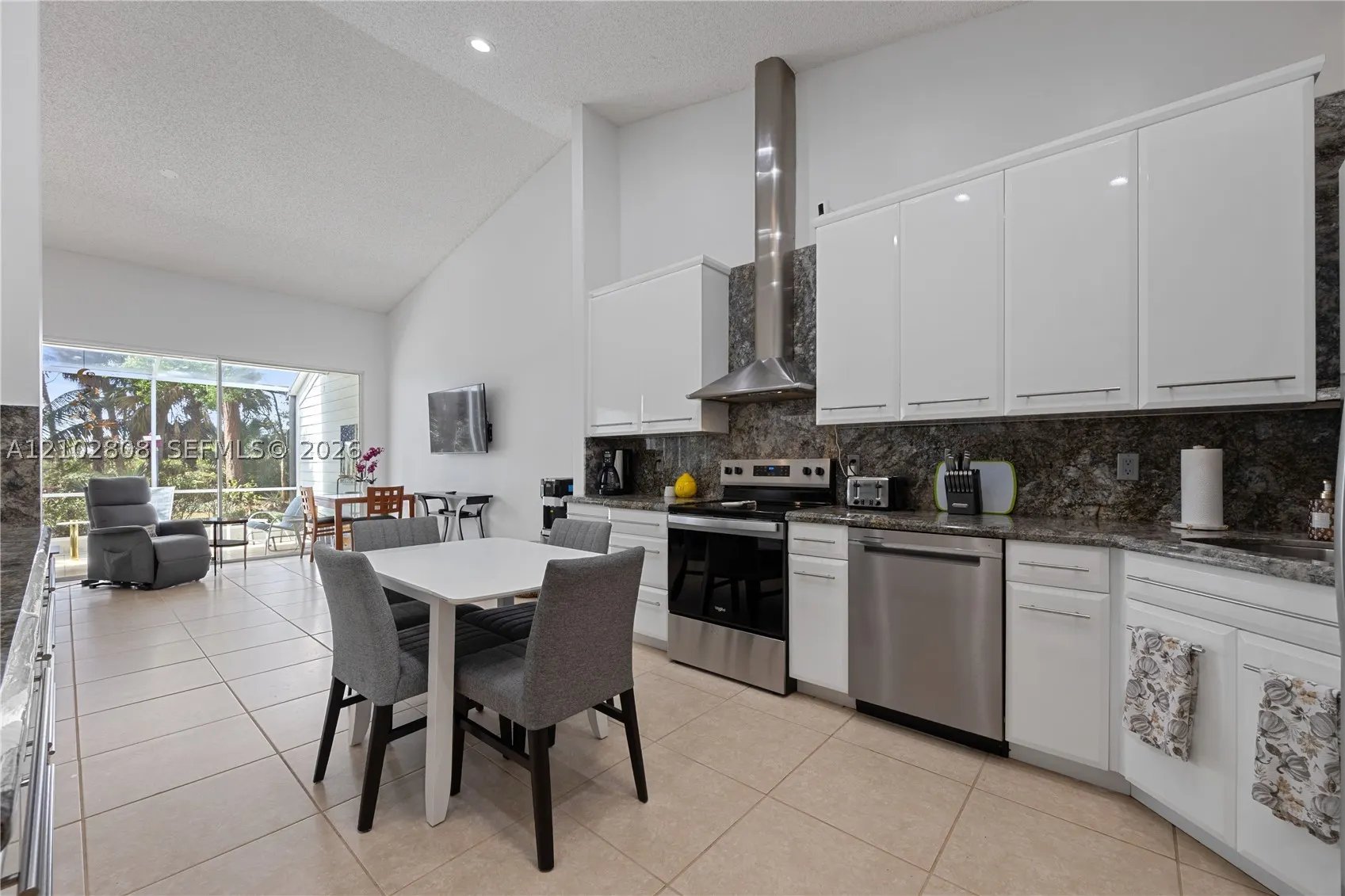 8962 SE Riverfront Ter