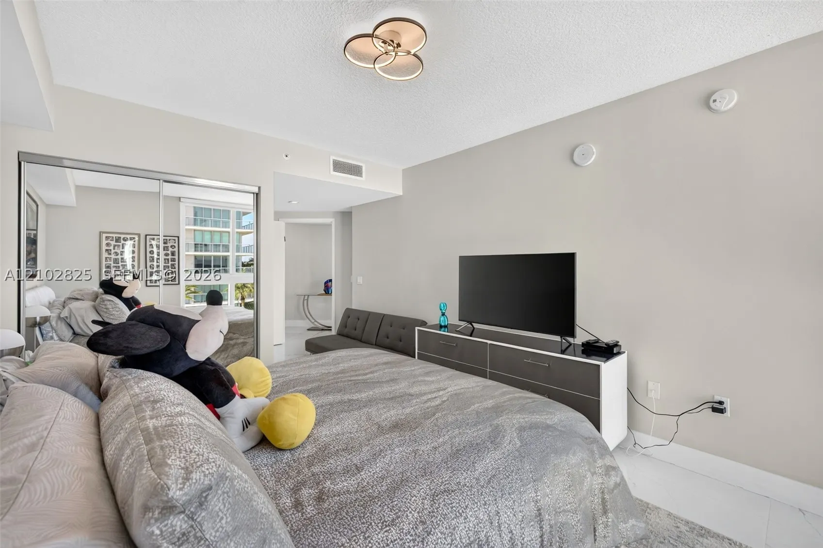 330 Sunny Isles Blvd #5-807