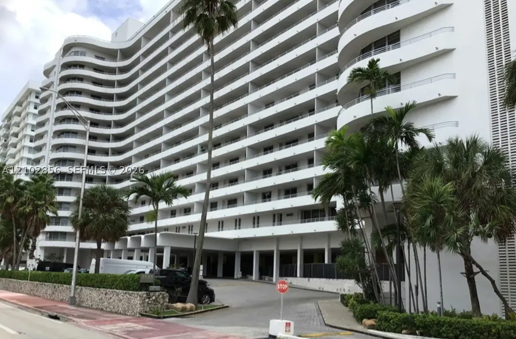 5555 Collins Ave #15P