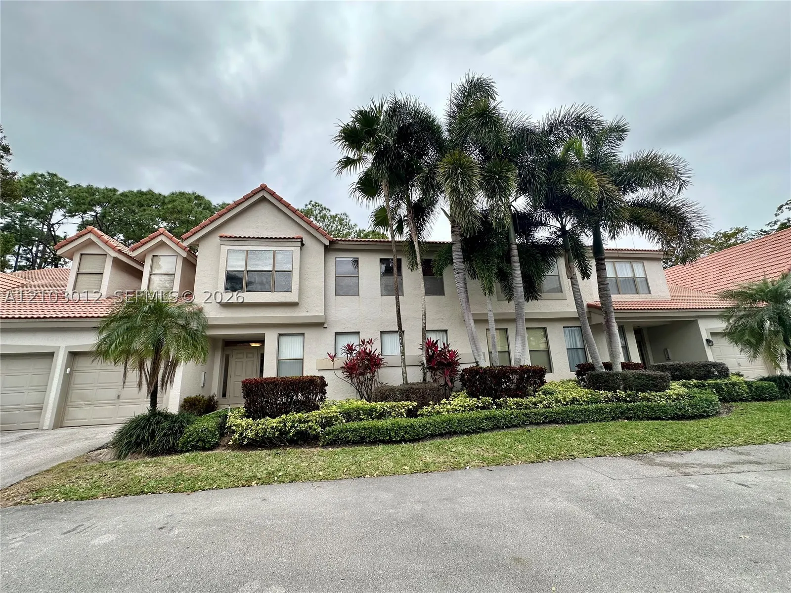 5790 Coach House Cir #E