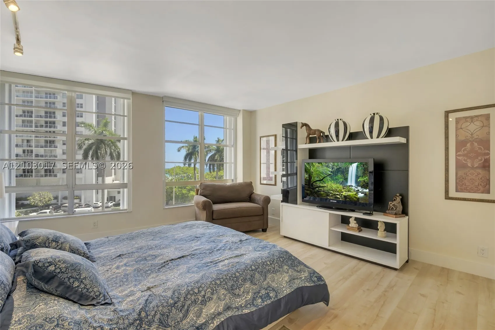 5660 Collins Ave #4B