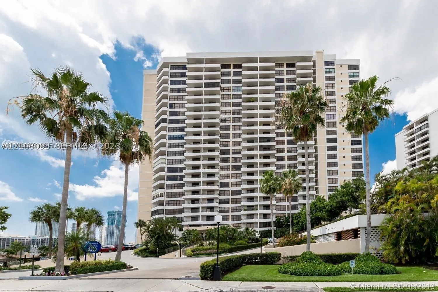 2500 Parkview Dr #1208
